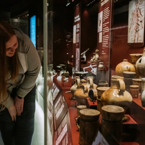 02/02/2022.UoP History trip to the Mary Rose Museum ..All Rights Reserved - Helen Yates- T: +44 (0)7790805960.Local copyright law applies to all print & online usage. Fees charged will comply with standard space rates and usage for that country, region or state.