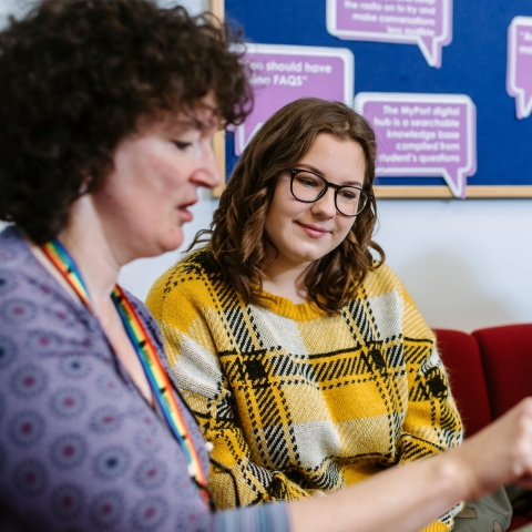 Students getting advice from a uni student finance advisor