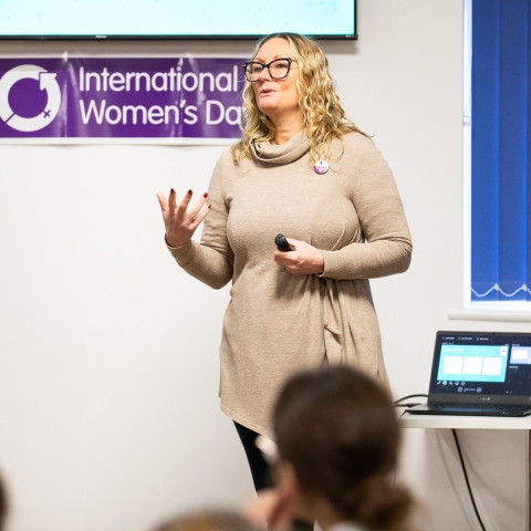 FOR INTERNAL UOP USE ONLY
Joanna Wakefield-Scurr Breast Health Research workshop