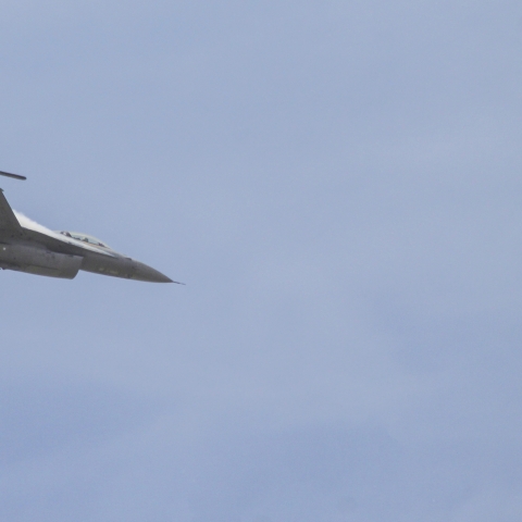 Picture of an F-16 fighter flight in sky