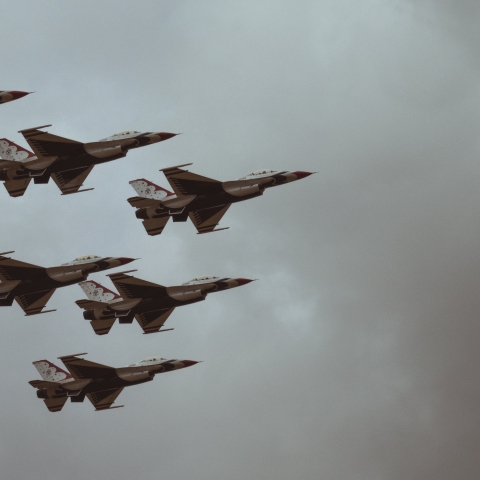 Plane in war - Photo by UX Gun on Unsplash