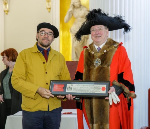 Professor Enrique Gaztanaga with Lord Mayor Professor Michael Mainelli 