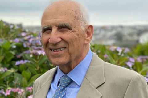 Image of Haro Bedelian smiling to camera with nature backdrop