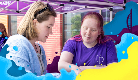 Female Clearing applicant talking to a female Student Ambassador at a Clearing Visit Day