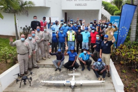 Group picture of many people