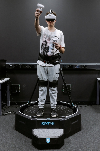 Student using CCIXR's Kat VR
