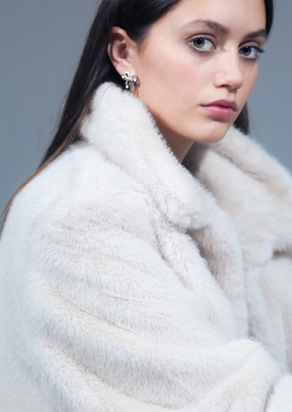 photo of woman wearing a white fleece - by Bella Raphael