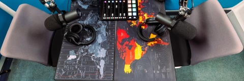 Microphone and recording room 