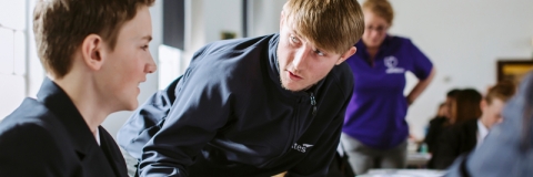 Teacher trainee discusses subject with student