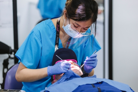 15/12/21.Homeless people receive dental treatment ..All Rights Reserved - Helen Yates- T: +44 (0)7790805960.Local copyright law applies to all print & online usage. Fees charged will comply with standard space rates and usage for that country, region or state.