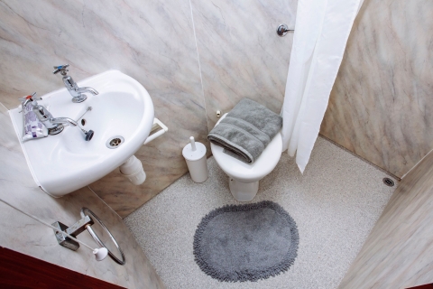 Bathroom in Rees Hall, Portsmouth