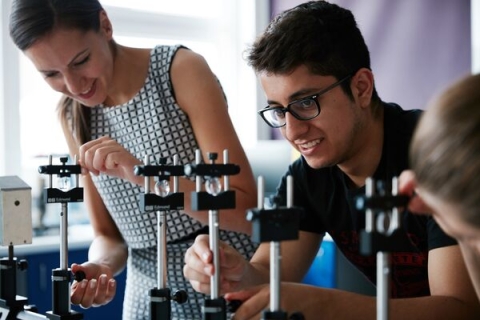 Students setting up lenses in Quantum Optics Laboratory